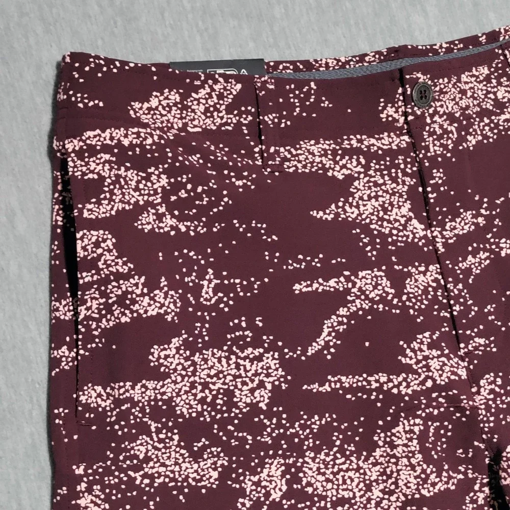 Under Armour UA Golf Shorts Mens‎ 34 Burgundy Printed 10